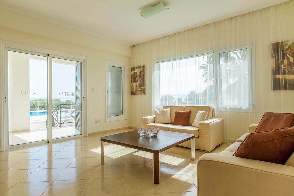 Villa Riverside Polis المظهر الخارجي الصورة